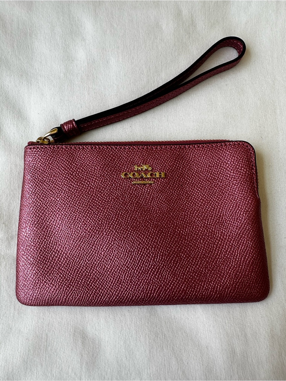 Coach Metallic Berry Leather Wristlet Zip Pouch Clutch Wallet Gold Logo Small
